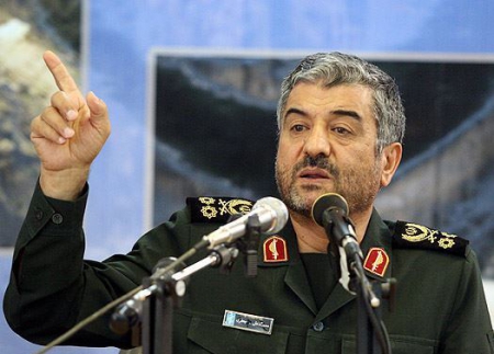 سپاه نیوز:فرمانده کل سپاه گفت: در هر عرصه‌ای که خطری مردم، نظام اسلامی و انقلاب اسلامی را تهدید کند،سپاه  در اوج ایثار و گذشت و فداکاری همواره سپر بلای مردم، جامعه، نظام و انقلاب در برابر خطرات و تهدیدات است.