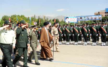 سپاه نیوز:مراسم دانش‌آموختگی، تحلیف و اعطای درجه سردوشی دانشجویان دانشگاه افسری و تربیت پاسداری امام حسین (علیه السلام) امروز با حضور حضرت آیت‌الله خامنه‌ای فرمانده معظم کل قوا برگزار شد.