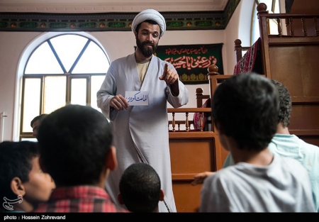 سپاه نیوز: حجت‌الاسلام و المسلمین جمالی گفت: بیش از ۳۰۰ نفر از طلاب و روحانیون جوان در فصل تابستان در قالب اردوهای جهادی و سازندگی به مناطق محروم استان گیلان اعزام می‌شوند.