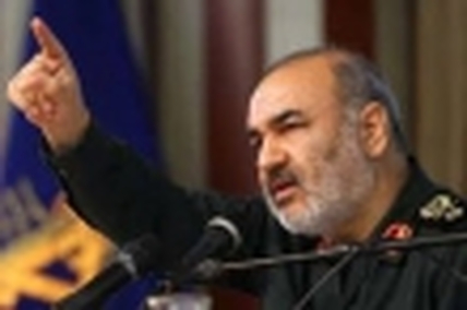 سردار سلامی گفت: ۹ دی لیله‌القدر انقلاب بود که از هزاران ماه برای انقلاب درس‌آموزتر است و باطل السحر فتنه‌های دشمنان داخلی و خارجی بود.