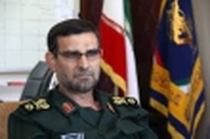 سپاه نیوز: مراسم گرامیداشت سالگرد حماسه دستگیری تفنگداران متجاوز امریکایی در 22دی ماه 1394 در خلیج فارس با حضور جمعی از فرماندهان و رزمندگان نیروی دریایی سپاه در ستاد این نیرو در بندرعباس برگزار شد. 