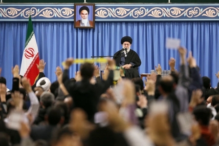 سپاه نیوز:رهبر معظم انقلاب اسلامی در دیدار هزاران نفر از مردم آذربایجان شرقی گفتند: اشرافی‌گری و بی‌توجهی به مستضعفان ارتجاع و حرکات ضدانقلابی است.