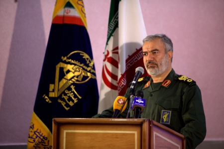 سپاه نیوز: فرمانده نیروی دریایی سپاه گفت: با وجود دو نیروی دریایی قدرتمند ارتش و سپاه، دشمن در عرصه دریا هم که اصلی‌ترین نقطه تقابل با ایران است هیچ غلطی نمی تواند بکند.