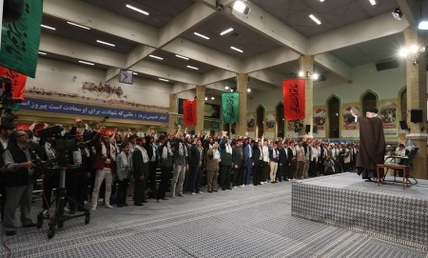 سپاه نیوز: رهبر انقلاب اسلامی در دیدار جمعی از دانش آموزان و دانشجویان شرکت‌کننده در کاروانهای راهیان نور بیان داشتند: نسل جوان امروز برای عقب‌راندن دشمن از نسل اول آماده‌تر است.