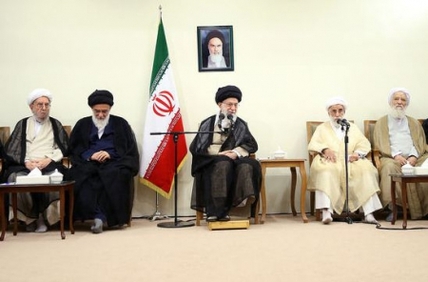 سپاه نیوز: رهبر انقلاب اسلامی با تأکید بر اینکه بیگانه نمی‌تواند مشکلات کشور را حل کند، گفتند: نمی‌گویم با دنیا قطع رابطه کنیم و از اول انقلاب تاکنون همواره بر ارتباطات گسترده با دنیا تأکید داشته‌ام اما می‌گویم «پای قدرتمند خود را با عصای بیگانه عوض نکنید!»