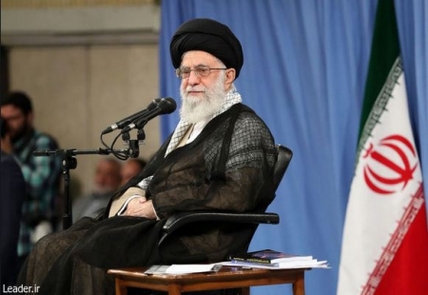 سپاه نیوز:حضرت آیت الله خامنه‌ای، حفظ و تداوم هنجارهای انقلابی را دشوار و نیازمند مبارزه دانستند و افزودند: دستهایی که با اصل انقلاب مخالفت و کارشکنی می‌کردند، در مقابل تداوم هنجارهای انقلابی نیز همین‌گونه عمل می‌کنند اما همچنان‌که پیروزی انقلاب نیازمند مبارزه بود، تثبیت هنجارهای انقلاب و ایجاد جامعه اسلامی همچنان نیازمند مبارزه است.