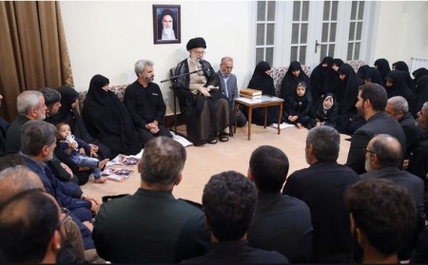 سپاه نیوز: حضرت آیت‌الله خامنه‌ای فرمودند: اگرچه فقدان شهید برای خانواده او مصیبت بزرگی است اما عزتی که خدا بواسطه او به کشور داد، مایه تسلا و آرامش آنها خواهد بود.