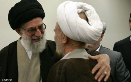 سپاه نیوز؛حضرت آیت الله خامنه ای رهبر معظم انقلاب اسلامی در پیامی درگذشت عالم متفکر حجت الاسلام والمسلمین آقای حاج شیخ محیی الدین حائری شیرازی را تسلیت گفتند.