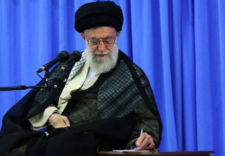 سپاه نیوز:حضرت آیت‌الله خامنه‌ای در پاسخ به نامه چندی قبل اسماعیل هنیه تصریح کردند: حرکت به سمت مذاکره با رژیم فریبکار، دروغگو و غاصب، خطای نابخشودنی بزرگی است که پیروزی ملت فلسطین را به عقب می‌اندازد.