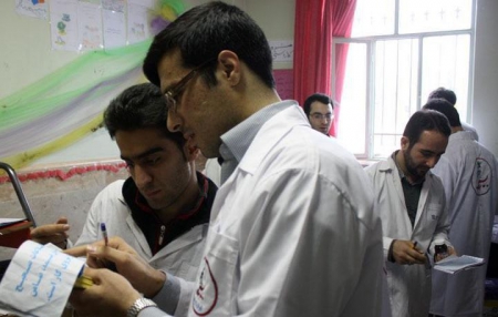 سپاه نیوز: پزشکان جهادی دویست نفر از اهالی روستای یکدار جاسک را رایگان معاینه کردند.