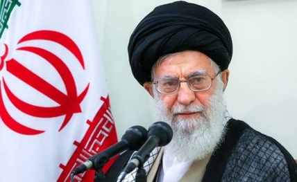سپاه نیوز: در پیام حضرت آیت‌الله خامنه‌ای آمده است: ارتباط عاملان این جنایت با سازمانهای جاسوسی برخی کشورهای منطقه و فرامنطقه مسلّم است و دستگاههای مسئول کشور باید بر آن تمرکز کنند و آن را با جدیت دنبال کنند.