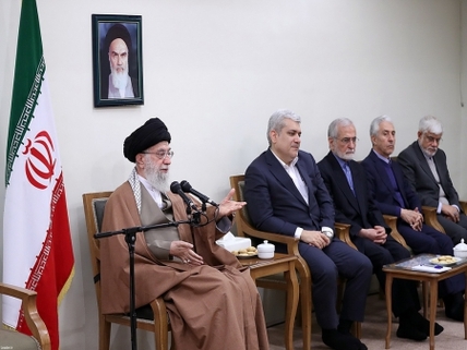سپاه نیوز:رهبر معظم انقلاب اسلامی فرمودند: شتاب حرکت علمی کشور نباید کاهش یابد و یا متوقف شود، بلکه این شتاب باید برای سالهای طولانی و تا رسیدن به نقطه اوج علمی حفظ و تقویت شود.
