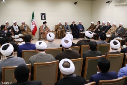سپاه نیوز: حضرت آیت الله خامنه‌ای با اشاره به توقعات زیاد از حوزه علمیه قم برای حل مسائل و ابهامات، گفتند: در گذشته چنین توقعاتی از قم وجود نداشت و حوزه علمیه، سربه‌زیر و مشغول کار خود بود اما امروز این انتظار از حوزه علمیه قم وجود دارد که برای ابهام‌ها و مشکلات دینی راه‌حل داشته باشد.