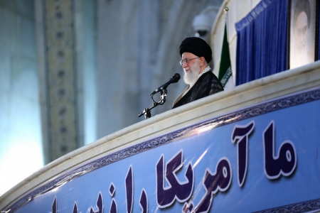 سپاه نیوز:حضرت آیت‌الله خامنه‌ای با تأکید بر اینکه ملت و دولت ایران این را تحمل نخواهد کرد که هم تحریم باشد هم در محدودیت و حبس هسته‌ای،مسئولان سازمان انرژی اتمی را موظف کردند به سرعت آمادگی‌های لازم را برای رسیدن به ۱۹۰ هزار سو فراهم آورند.