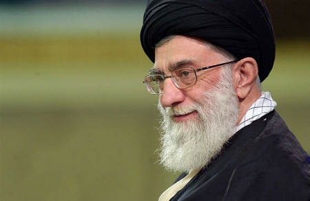 سپاه نیوز:حضرت آیت‌الله خامنه‌ای فرمانده معظم کل قوا در احکام جداگانه‌ای دریادار پاسدار علیرضا تنگسیری را به سمت فرمانده نیروی دریای سپاه پاسداران انقلاب اسلامی و دریادار پاسدار علی فدوی را به عنوان معاون هماهنگ‌کنده سپاه منصوب کردند.