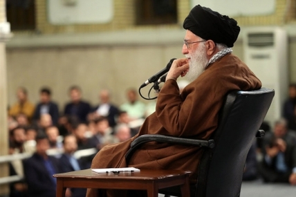 سپاه نیوز: حضرت آیت‌الله خامنه‌ای فرمودند: از نخبگان باید در برنامه‌ریزی برای مسائل کشور استفاده کرد. برخی نخبگان به همراه فکر بلند، قدرت مدیریت هم دارند که باید از آن استفاده بشود.