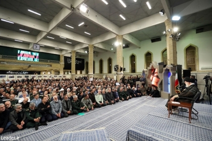 سپاه نیوز:ویژه برنامه هفته دفاع مقدس با حضور حضرت آیت‌الله خامنه‌ای و همچنین جمعی از فرماندهان، پیشکسوتان، رزمندگان، جانبازان و آزادگان در حسینیه‌ امام خمینی(ره) برگزار شد.
