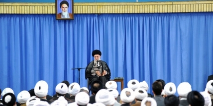سپاه نیوز: حضرت آیت الله خامنه‌ای صبح امروز در ابتدای جلسه درس خارج فقه، ضمن تأکید بر اهمیت و لزوم اجرای قانون منع به‌کارگیری بازنشستگان، توضیحاتی در خصوص برخی خلأهای این قانون و درخواست‌های برخی مسئولان از ایشان برای کسب مجوزِ ابقاء تعداد معدودی از مدیران بازنشسته، بیان کردند.