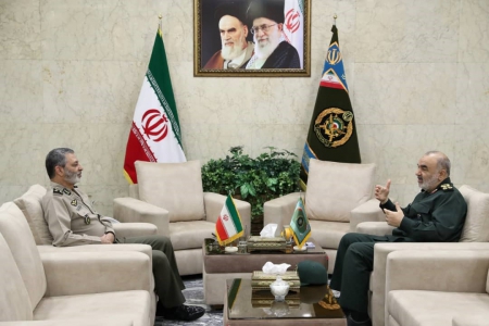 سپاه نیوز:  فرمانده کل سپاه با حضور در ستاد ارتش با  سرلشکر موسوی دیدار و گفتگو کرد.