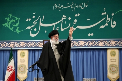 سپاه نیوز:رهبر معظم انقلاب در دیدار جامعه ذاکرین اهل‌بیت علیهم‌السلام فرمودند: وظیفه جامعه مداح، مدیریت شادی و عزای جامعه است. سنت این کار از زمان ائمه پایه‌گذاری شد و تا به امروز ادامه دارد.