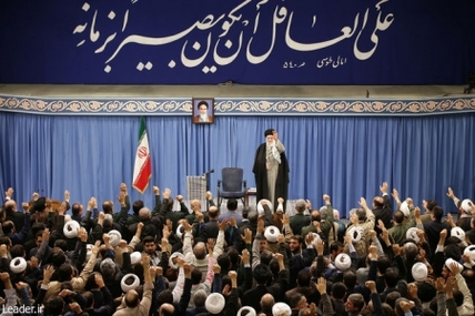 سپاه نیوز: حضرت آیت‌الله خامنه‌ای در دیدار هزاران نفر از مردم استان آذربایجان شرقی با تاکید بر اینکه هدف دشمن جدا کردن جوان ایرانی از نظام است، خاطرنشان کردند: هرچه حضور مردم در پای صندوق‌ها بیش‌تر باشد، مجلس قوی‌تر است. 