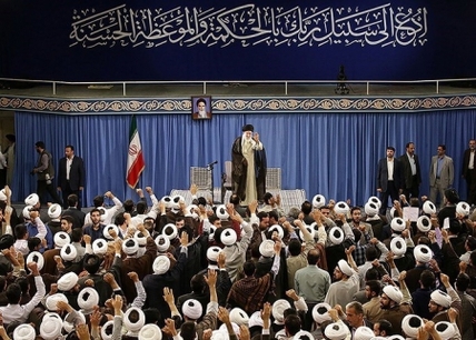 سپاه نیوز: رهبر معظم انقلاب، وظیفه حوزه های علمیه را نسبت به گذشته سنگین تر دانستند و گفتند: در داخل کشور توجهی که امروز نسبت به مسائل دینی و روحانیت وجود دارد، با گذشته و قبل از انقلاب اسلامی، قابل مقایسه نیست.
