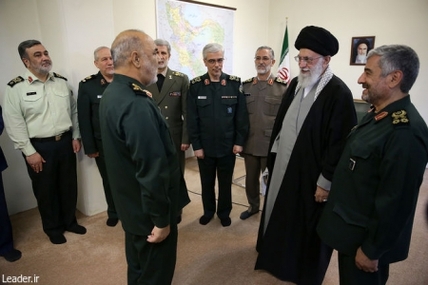 سپاه نیوز؛فرمانده کل جدید سپاه پاسداران انقلاب اسلامی عصر امروز به دریافت درجه سرلشکری از دست فرمانده معظم کل قوا مفتخر شد.