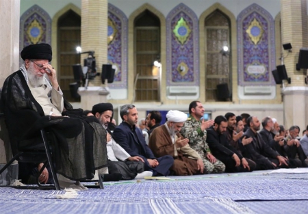 سپاه نیوز: در سالروز شهادت مولای متقیان حضرت امیرالمؤمنین امام علی علیه‌السلام، مراسم سوگواری و عزاداری آن امام همام، با حضور قشرهای مختلف مردم و رهبر معظم انقلاب اسلامی، در حسینیه امام خمینی(ه) برگزار شد.