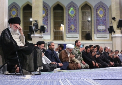سپاه نیوز: در سالروز شهادت مولای متقیان حضرت امیرالمؤمنین امام علی علیه‌السلام، مراسم سوگواری و عزاداری آن امام همام، با حضور قشرهای مختلف مردم و رهبر معظم انقلاب اسلامی، در حسینیه امام خمینی(ه) برگزار شد.