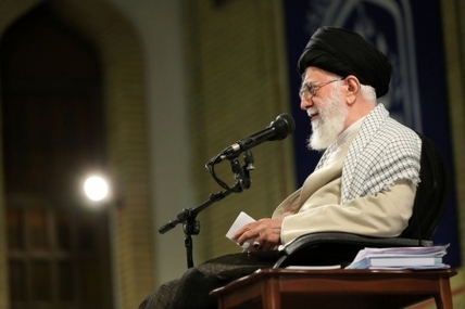 سپاه نیوز: رهبر معظم انقلاب با تأکید بر اینکه دفاع از ملت فلسطین هم جنبه انسانی دارد، هم جنبه دینی و شرعی خاطرنشان کردند: برخی دنباله‌های آمریکا برای جاانداختن معامله قرن درحال تلاشند، اما آمریکا و دنباله‌هایش در این قضیه هم شکست خواهند خورد.