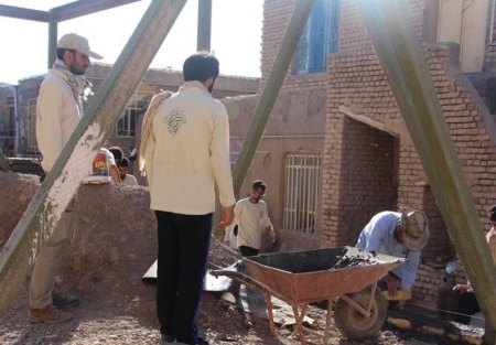 سپاه نیوز: فرمانده سپاه امام سجاد(ع) استان هرمزگان از احداث ۱۵۰ واحد مسکونی و تعمیر ۳۰۰ منزل آسیب‌دیده برای سیل‌زدگان استان خوزستان خبر داد.