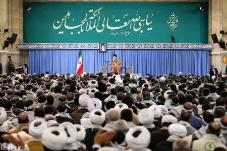 سپاه نیوز: حضرت آیت الله خامنه ای، اتفاقات اخیر را یک توطئه عمیق، وسیع و بسیار خطرناک خواندند و افزودند: دشمنان برای طراحی این توطئه، هزینه بسیاری کرده بودند و مترصد فرصتی بودند تا در یک بزنگاه آن را با استفاده از اقدامات تخریبی و آدم کُشی و شرارت، انجام دهند و تصور کردند قضیه بنزین فرصت مورد نظر آنها است و لشکر خود را وارد میدان کردند اما ملت ایران با نمایش پرشکوه خود، حرکت دشمن را نابود کرد.
