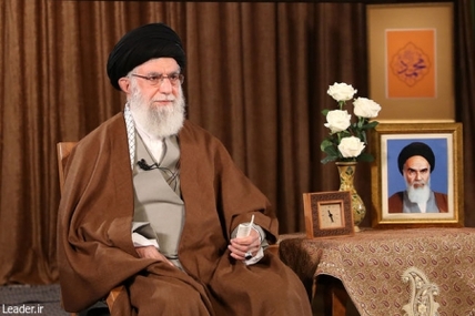 سپاه نیوز:رهبر انقلاب در سخنان زنده و تلویزیونی خطاب به ملت ایران به‌مناسبت عید مبعث و سال نو بر انجام عاقلانه و عمل به توصیه‌های مسئولان ذی‌ربط برای کنترل ویروس کرونا تاکید کردند و افزودند :هنگامی که آمریکایی‌ها متهم به تولید این ویروس هستند، کدام انسان عاقلی، کمک از این کشور را قبول می کند.