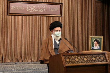 سپاه نیوز:  حضرت آیت‌الله خامنه‌ای با تأکید بر این که از اهداف اصلی دشمن در جنگ نرم، از بین بردن زنجیره تواصی است، گفتند: قطع جریان تواصی بسیار خطرناک است و جوانان به‌عنوان افسران جنگ نرم نباید بگذارند چنین اتفاقی بیفتد.
