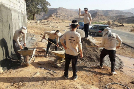 سپاه نیوز: رئیس سازمان بسیج سازندگی سپاه کربلای استان مازندران با اشاره به فعالیت چهار هزار گروه جهادی خدمت‌رسان در مازندران گفت: هم اکنون ۶۰ نقطه محروم مازندران توسط بسیج سازندگی خدمت‌رسانی می‌شود.