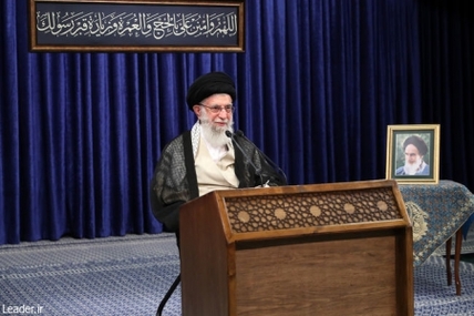 سپاه نیوز: رهبر انقلاب اسلامی گفتند: تحریم ها قطعاً قابل علاج است اما علاج آن، عقب نشینی و کوتاه آمدن در مقابل امریکا نیست زیرا عقب نشینی موجب پیشروی متجاوز می شود.