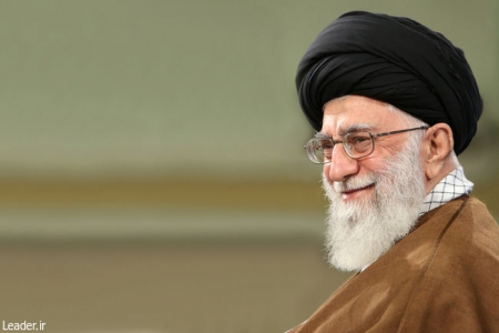سپاه نیوز:رهبر معظم انقلاب اسلامی در پیام به‌مناسبت موسم حج بیان کردند: در قضایای کنونیِ آمریکا و حرکت ضدّ تبعیض نژادی در آن هم، موضع قاطع ما جا‌نبداری از مردم و محکوم‌کردن رفتار قساوت‌آمیز دولت نژادپرست آن کشور است. 