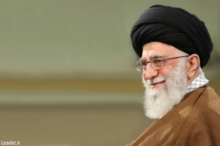 سپاه نیوز:رهبر معظم انقلاب اسلامی در پیام به‌مناسبت موسم حج بیان کردند: در قضایای کنونیِ آمریکا و حرکت ضدّ تبعیض نژادی در آن هم، موضع قاطع ما جا‌نبداری از مردم و محکوم‌کردن رفتار قساوت‌آمیز دولت نژادپرست آن کشور است. 