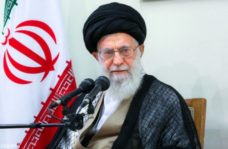 سپاه نیوز:سپاه نیوز: در پیامی رهبر انقلاب اسلامی در پی اهانت نشریه فرانسوی به ساحت مقدس پیامبر اعظم(ص) تاکید کردند: بهانه آزادی بیان برای محکوم نکردن این جرم بزرگ کاملاً مردود و عوام‌فریبانه است.