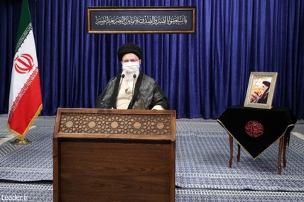 سپاه نیوز:حضرت آیت الله خامنه ای سال آخر فعالیت دولت را فرصتی قابل توجه و از جهات مختلف بسیار مهم برشمردند و فرمودند: اقتصاد کشور به هیچ وجه نباید به تحولات خارجی پیوند بخورد زیرا این یک خطای راهبردی است.
