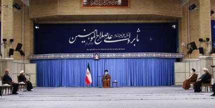    سپاه نیوز: حضرت آیت‌الله خامنه‌ای با تأکید بر اینکه برای علاج تحریم‌ها دو مسیر «خنثی‌سازی تحریم‌ها و غلبه بر آنها» و «رفع تحریم» وجود دارد، افزودند: البته ما مسیر رفع تحریم را یک بار امتحان و چند سال مذاکره کردیم اما به نتیجه‌ای نرسید.