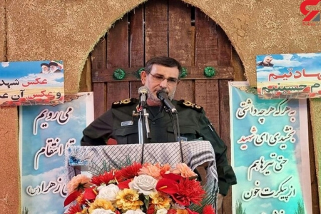 سپاه نیوز:  فرمانده نیروی دریایی سپاه گفت: امروز اگر رزمندگان اسلام در دریا مقابل آمریکایی ها می ایستند، برگرفته از ارواح پاک شهداست و دشمن حق ندارد وارد آب های سرزمینی ما شود و حتی در آب های تحت نظارت ما قرار بگیرد.