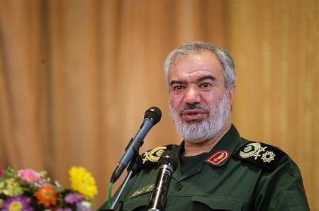 سپاه نیوز:سردار فدوی در آیین افتتاح بزرگترین مرکز واکسیناسیون استان فارس گفت: تمام امکانات و ظرفیت های سپاه و بسیج کشور در راستای مقابله با بیماری کرونا و خدمت رسانی به مردم به میدان آمده اند.