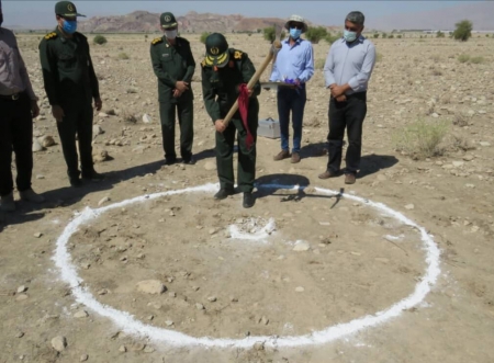 سپاه نیوز: عملیات ساخت بزرگترین مجموعه پرورش شتر مرغ هرمزگان با حضور جانشین فرمانده سپاه امام سجاد(ع) استان هرمزگان در روستای شهدادی شهرستان حاجی آباد آغاز شد.