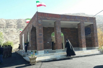 سپاه نیوز: در مراسمی با حضور فرمانده سپاه حضرت ابوالفضل (ع) استان لرستان و جمعی از مدیران استانی و شهرستانی، یادمان شهدای گمنام معمولان افتتاح شد.