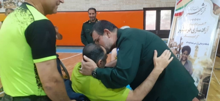 فرمانده نیروی دریایی سپاه با جانبازان دفاع مقدس در سالروز آزادی سازی خرمشهر دیدار کرد و گفت: مردم ایران اسلامی هیچ وقت رشادت ها و ایثارگری شما رزمندگان دفاع مقدس و مدافعین حرم را فراموش نخواهند کرد .
