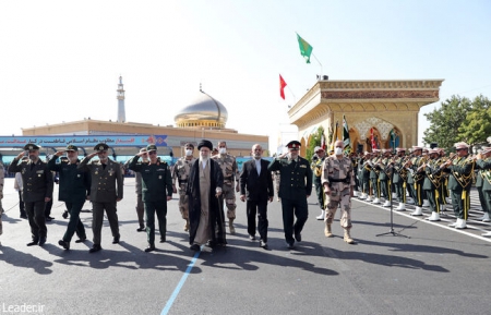 رهبر انقلاب اسلامی در مراسم مشترک دانش‌آموختگی دانشجویان دانشگاههای نیروهای مسلح درباره حوادث اخیر کشور گفتند: در این حوادث بیش از همه به سازمان انتظامی کشور و به بسیج و به ملت ایران ظلم شد. البته ملت ایران در این حادثه نیز همچون حوادث دیگر کاملاً قوی ظاهر شد و در آینده هم به همین صورت خواهد بود.