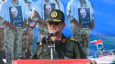 سردار تنگسیری با بیان اینکه ریشه صدور  تهدید را در مبدا می خشکانیم گفت: وظیفه اصلی ما  هوشیاری ، رصد و محو تهدیدات از مبدأ ، حفظ و ارتقای سطح ثبات امنیت در تنگه هرمز و خلیج فارس است.
