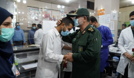 سردار تنگسیری گفت : پرستاران در زمان شیوع ویروس کرونا مثل زمان دفاع مقدس بصورت جهادی و مخلصانه در کنار مردم بودند.