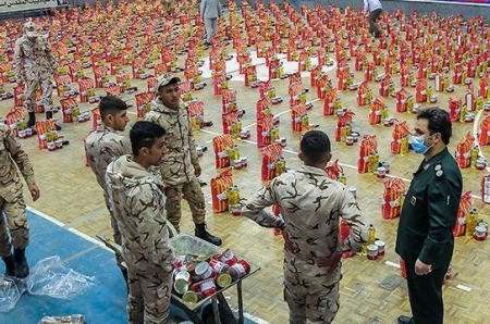 مسئول بسیج سازندگی سپاه ناحیه قوچان گفت: هم‌زمان با شب یلدا قرارگاه محرومیت‌زدایی سپاه ناحیه قوچان با همکاری گروه‌های جهادی و خیرین اقدام به تهیه و توزیع ۲ هزار و ۷۷۹ بسته یلدایی میان نیازمندان شهری و روستایی کرده است.